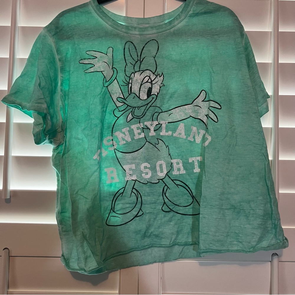 Disneyland Resort Daisy Duck cropped tee